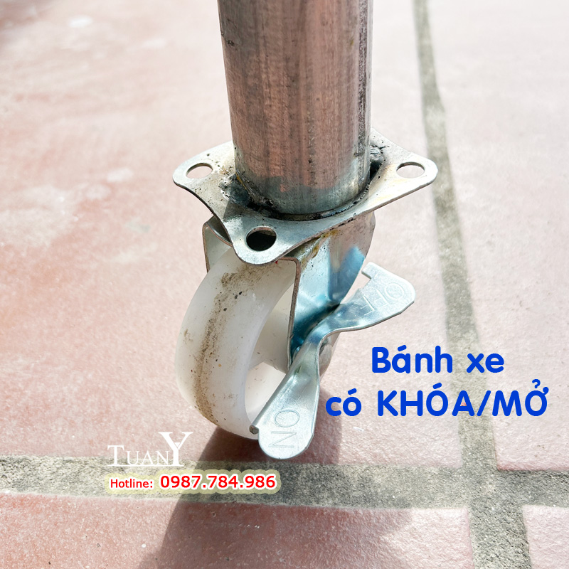 Bánh xe có KHÓA/MỞ được lắp tại mỗi chân nhà bạt