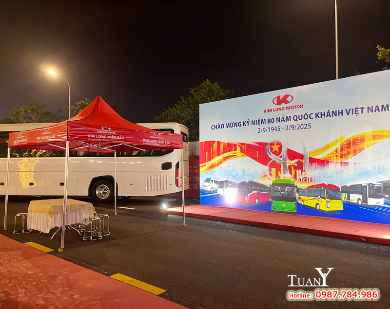 Gian hàng trưng bày ô tô Kim Long Miền Bắc