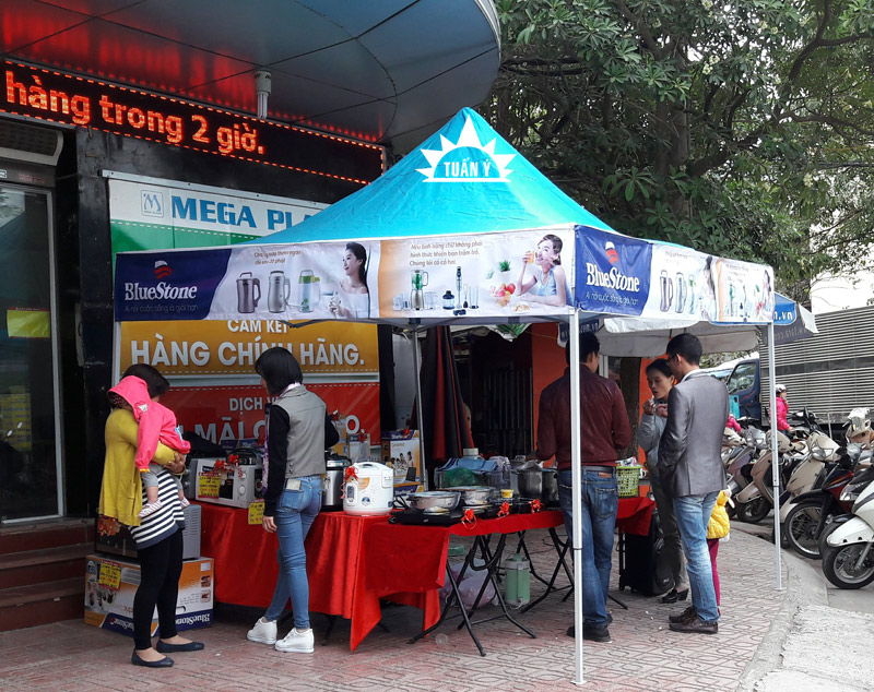 Gian hàng khuyến mại của gia dụng Bluestone cao cấp