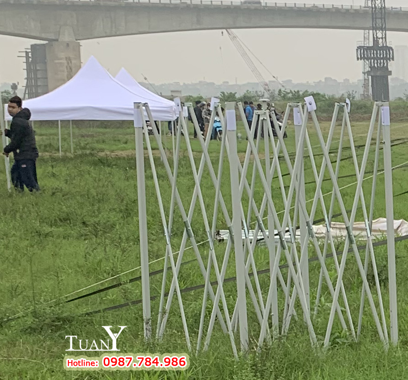 Khung nhà bạt được lắp ráp logic nên dựng lên đơn giản