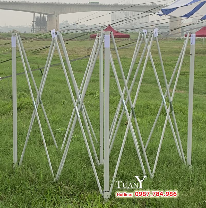 Dựng khung nhà bạt di động 3mx3m trước khi lồng bạt mái