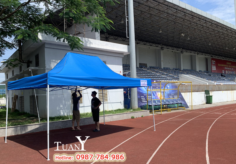 Nhà bạt 3mx4,5m phục vụ ban tổ chức giải đấu trong sân vận động Thanh Trì