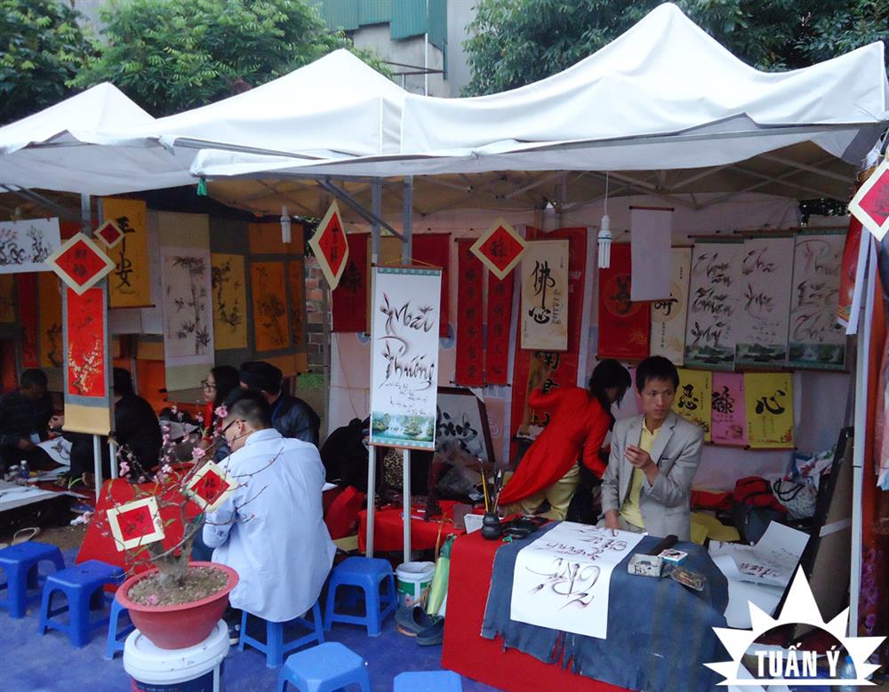 Mỗi thầy Đồ có 1 gian nhà riêng thể hiện phong cách viết chữ của mình
