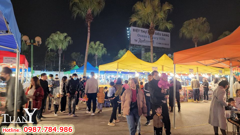 Nhà bạt màu vàng, màu cam nổi bật