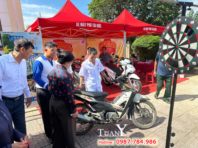 Tổ chức thêm vòng quay may mắn, tặng quà khách hàng