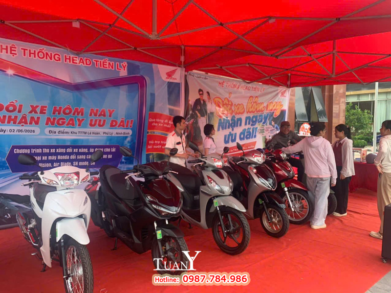 Nhà bạt 4mx4m MK4 dựng lên tạo không gian rộng 16m vuông trưng bày được nhiều xe hơn