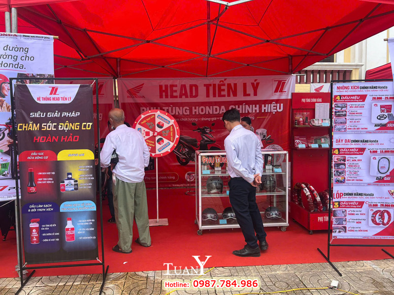 Khu vực giới thiệu phụ tùng xe và vòng quay may mắn của Head Honda